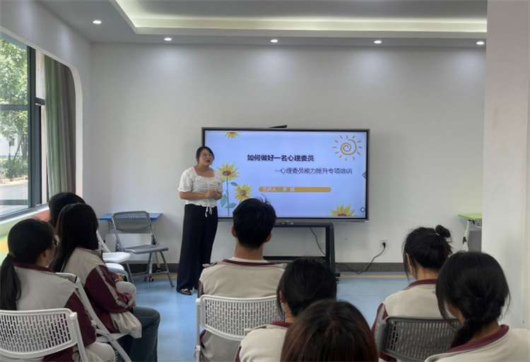 学校与学苑社区联合开展第50期学生青春健康教育项目活动